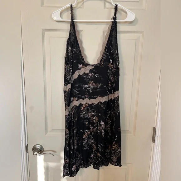 FP Slip My Mind Printed Trapeze - Picture 6 of 7